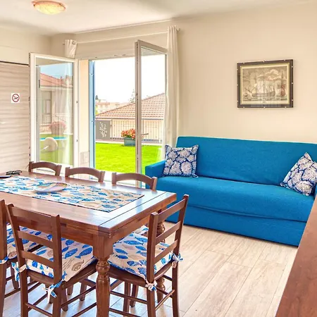 Mimosa Diano Marina: Exclusive Use Villa, Garden, Barbecue, 3 Bedrooms And 3 Bathrooms