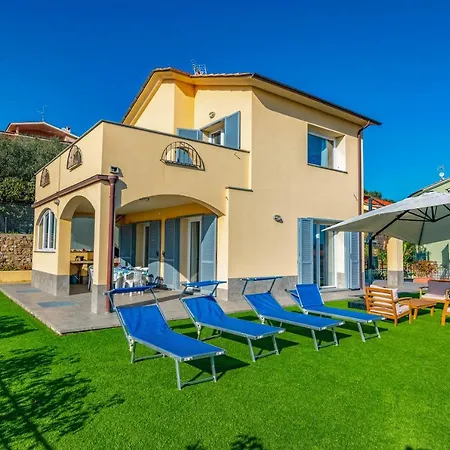 Mimosa Diano Marina: Exclusive Use Villa, Garden, Barbecue, 3 Bedrooms And 3 Bathrooms ヴィラ