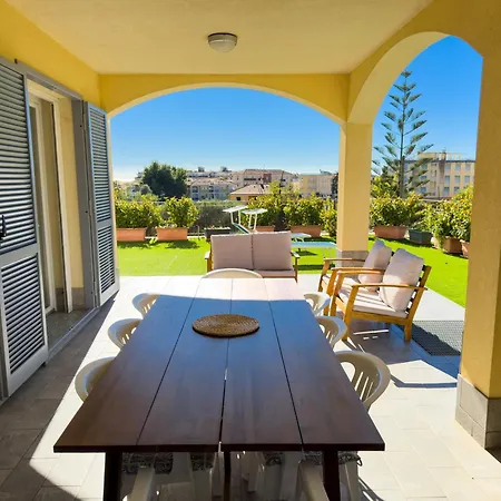 Mimosa Diano Marina: Exclusive Use Villa, Garden, Barbecue, 3 Bedrooms And 3 Bathrooms * ディアーノ・マリーナ