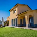 Villa Mimosa Diano Marina: Exclusive Use Villa, Garden, Barbecue, 3 Bedrooms And 3 Bathrooms Diano Marina