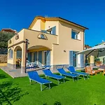 Mimosa Diano Marina: Exclusive Use Villa, Garden, Barbecue, 3 Bedrooms And 3 Bathrooms Villa