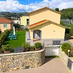 Mimosa Diano Marina: Exclusive Use Villa, Garden, Barbecue, 3 Bedrooms And 3 Bathrooms