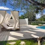 Villa Mimosa Diano Marina: Exclusive Use Villa, Garden, Barbecue, 3 Bedrooms And 3 Bathrooms