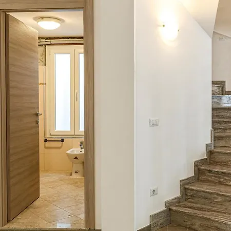 Mimosa Diano Marina: Exclusive Use Villa, Garden, Barbecue, 3 Bedrooms And 3 Bathrooms Villa Diano Marina