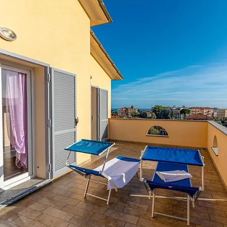Βίλα Mimosa Diano Marina: Exclusive Use Villa, Garden, Barbecue, 3 Bedrooms And 3 Bathrooms