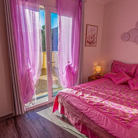 Mimosa Diano Marina: Exclusive Use Villa, Garden, Barbecue, 3 Bedrooms And 3 Bathrooms *