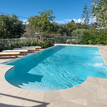 Villa Mimosa Diano Marina: Exclusive Use Villa, Garden, Barbecue, 3 Bedrooms And 3 Bathrooms Diano Marina
