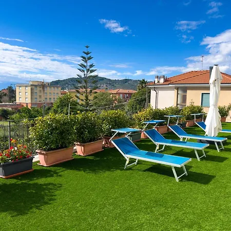 Mimosa Diano Marina: Exclusive Use Villa, Garden, Barbecue, 3 Bedrooms And 3 Bathrooms Βίλα