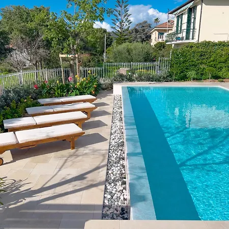 Βίλα Mimosa Diano Marina: Exclusive Use Villa, Garden, Barbecue, 3 Bedrooms And 3 Bathrooms Ντιάνο Μαρίνα