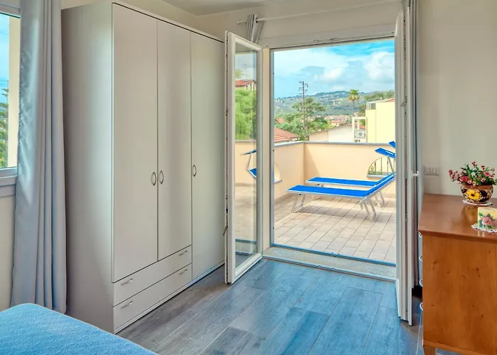 Mimosa Diano Marina: Exclusive Use Villa, Garden, Barbecue, 3 Bedrooms&3 Bathrooms *