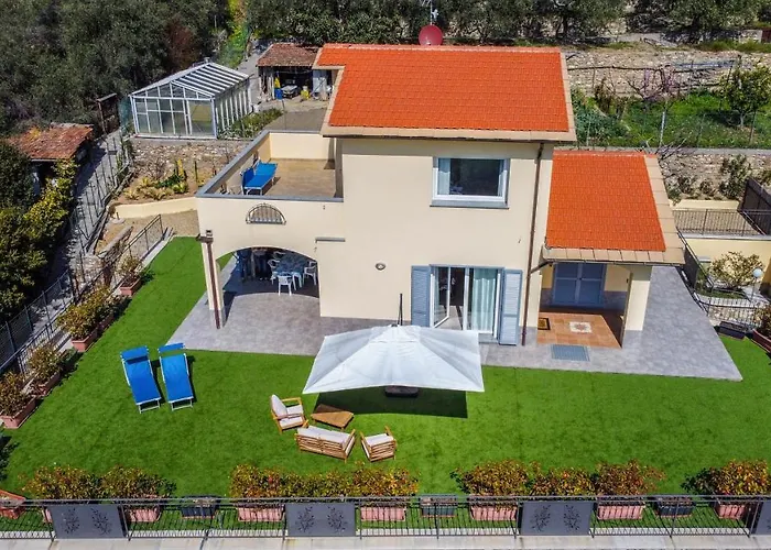 Mimosa Diano Marina: Exclusive Use Villa, Garden, Barbecue, 3 Bedrooms And 3 Bathrooms فيلة *