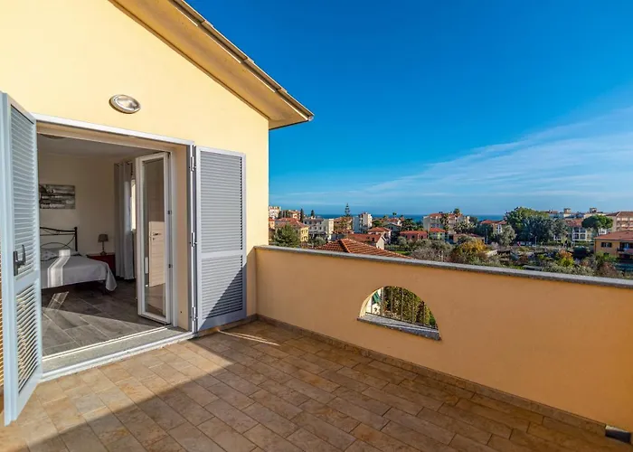 Mimosa Diano Marina: Exclusive Use Villa, Garden, Barbecue, 3 Bedrooms&3 Bathrooms Villa Diano Marina