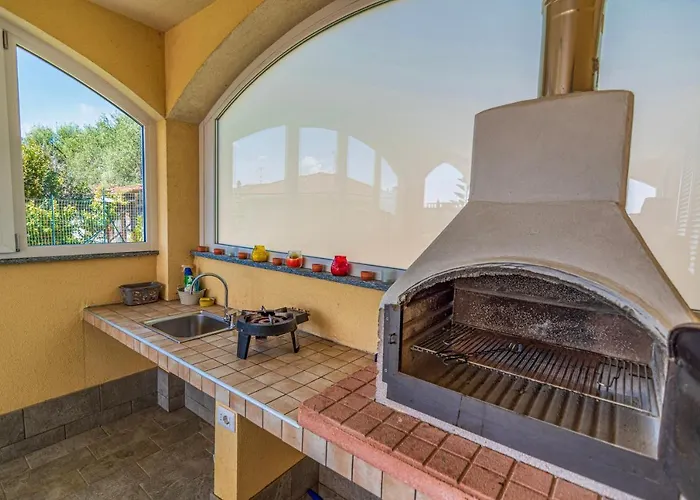 Mimosa Diano Marina: Exclusive Use Villa, Garden, Barbecue, 3 Bedrooms&3 Bathrooms *