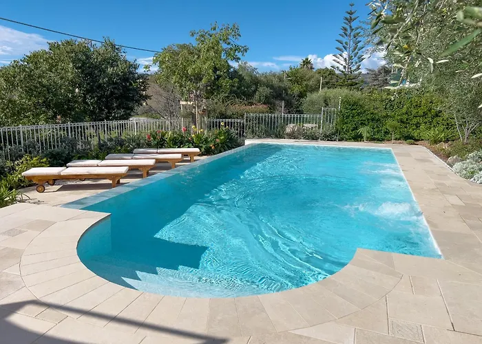 Villa Mimosa Diano Marina: Exclusive Use Villa, Garden, Barbecue, 3 Bedrooms&3 Bathrooms Diano Marina