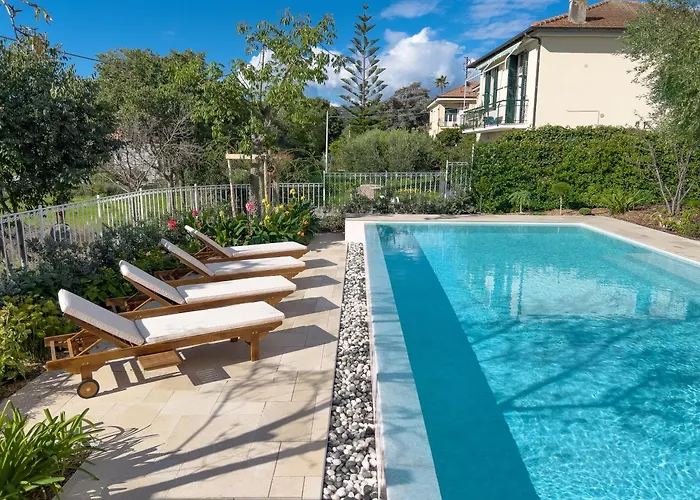 Mimosa Diano Marina: Exclusive Use Villa, Garden, Barbecue, 3 Bedrooms&3 Bathrooms