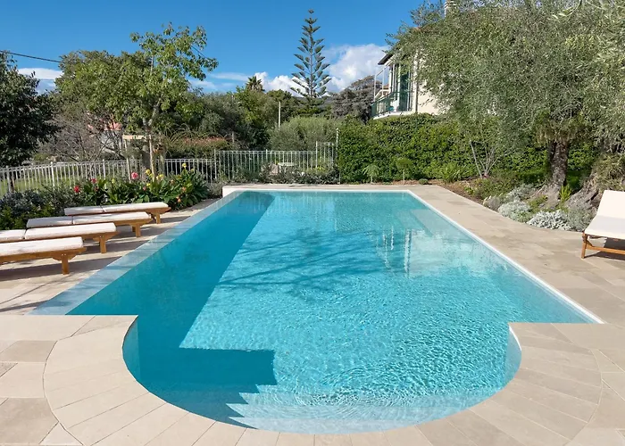 Mimosa Diano Marina: Exclusive Use Villa, Garden, Barbecue, 3 Bedrooms&3 Bathrooms Villa Diano Marina