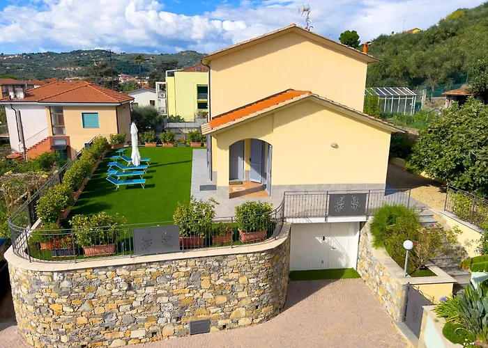 Mimosa Diano Marina: Exclusive Use Villa, Garden, Barbecue, 3 Bedrooms And 3 Bathrooms