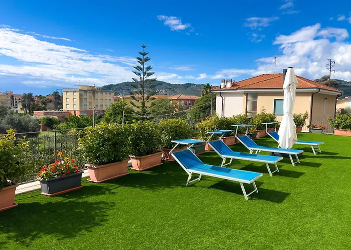 Mimosa Diano Marina: Exclusive Use Villa, Garden, Barbecue, 3 Bedrooms&3 Bathrooms Villa