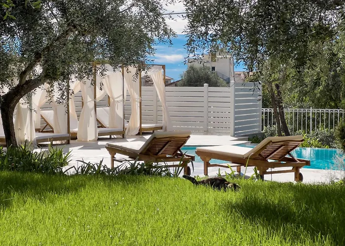 Mimosa Diano Marina: Exclusive Use Villa, Garden, Barbecue, 3 Bedrooms&3 Bathrooms *