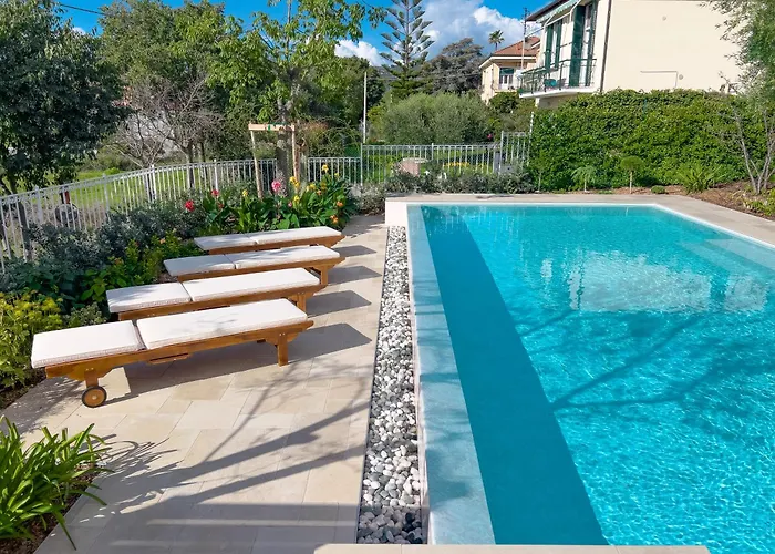 Villa Mimosa Diano Marina: Exclusive Use Villa, Garden, Barbecue, 3 Bedrooms&3 Bathrooms Diano Marina